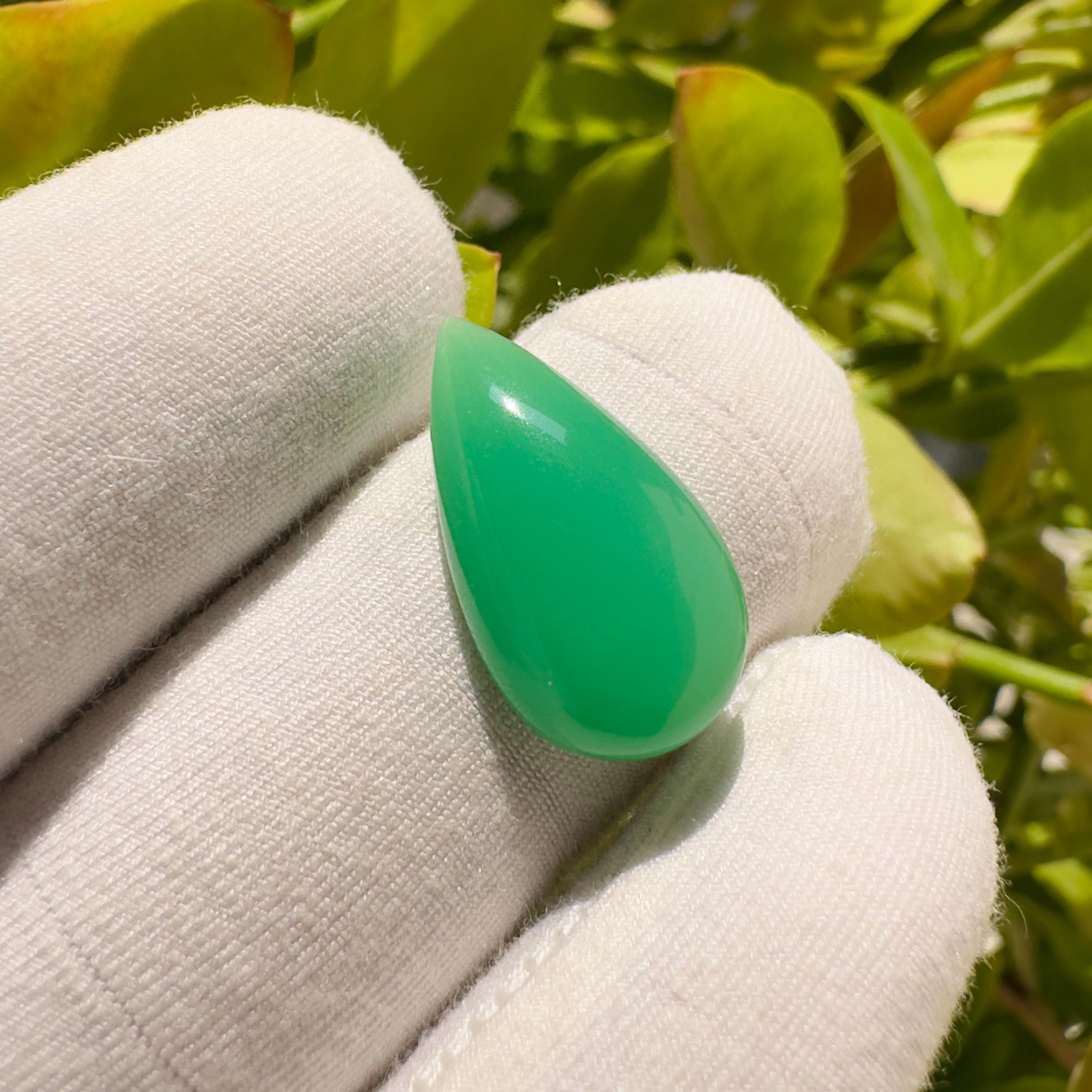 Natural Chrysoprase Pear Cabochon Loose Gemstone 7.75 Carat Green Chrysoprase Stone for Jewelry Making