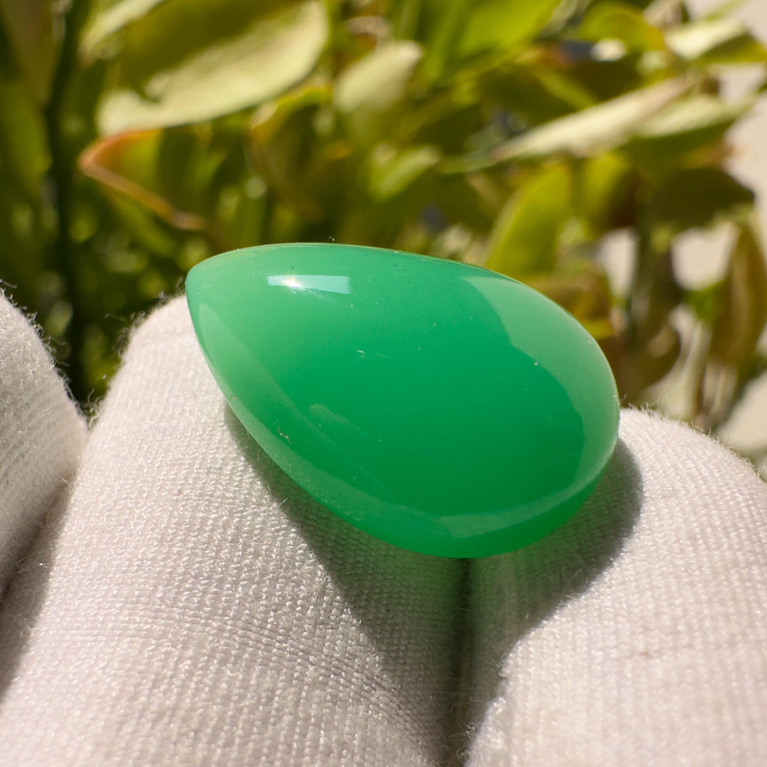 Natural Chrysoprase Pear Cabochon Loose Gemstone 11.45 Carat Green Chrysoprase Stone for Jewelry Making