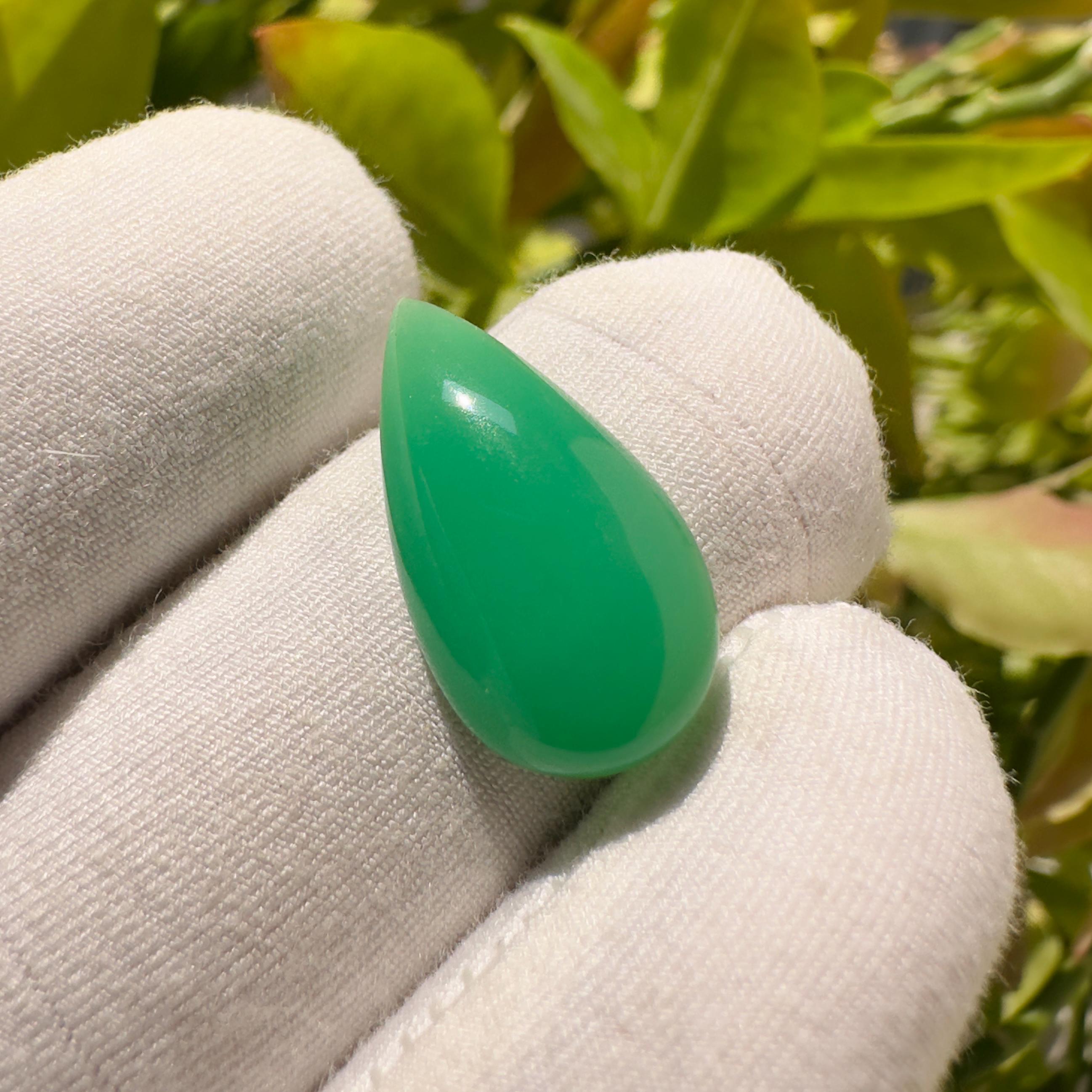Natural Chrysoprase Pear Cabochon Loose Gemstone 7.75 Carat Green Chrysoprase Stone for Jewelry Making