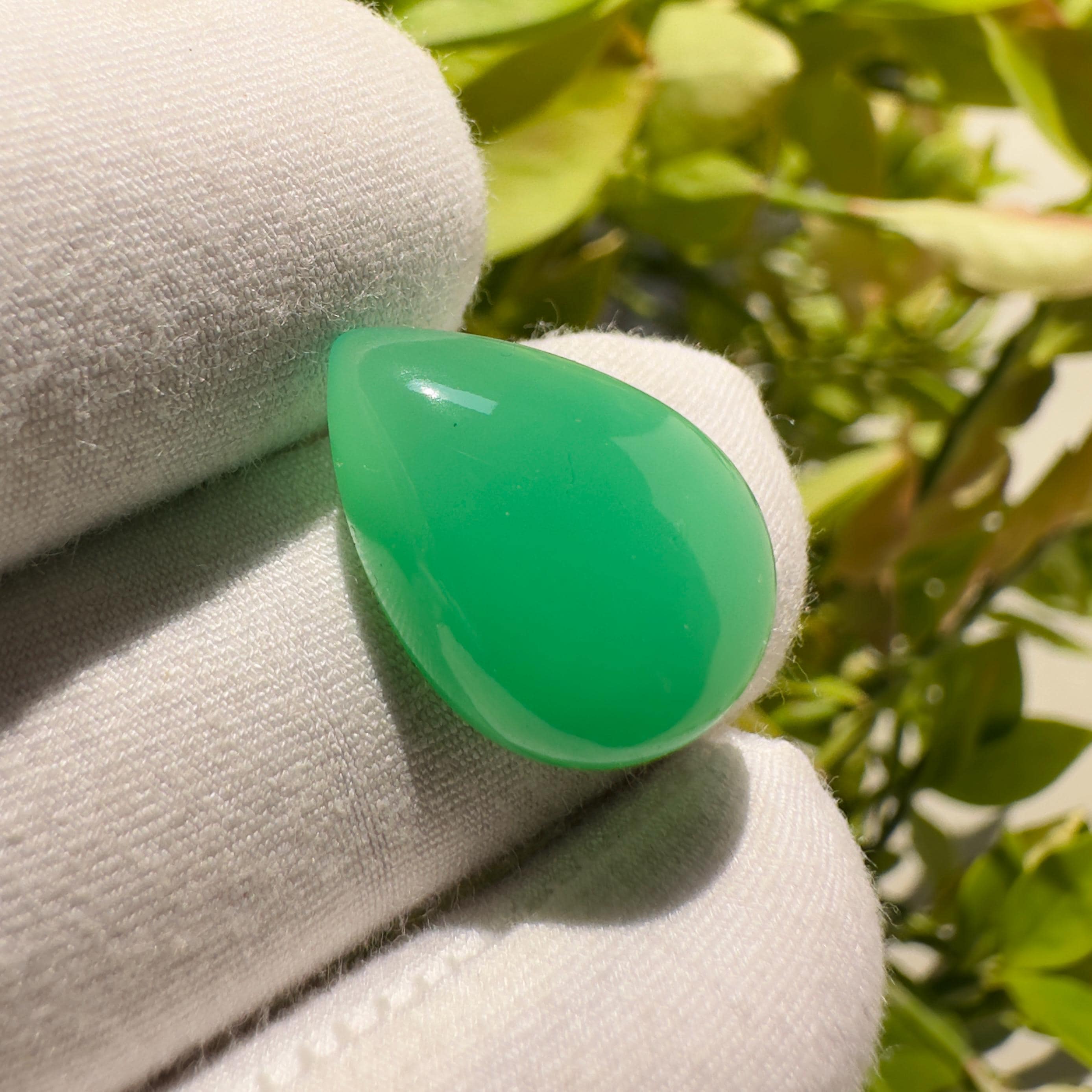 Natural Chrysoprase Pear Cabochon Loose Gemstone 11.45 Carat Green Chrysoprase Stone for Jewelry Making