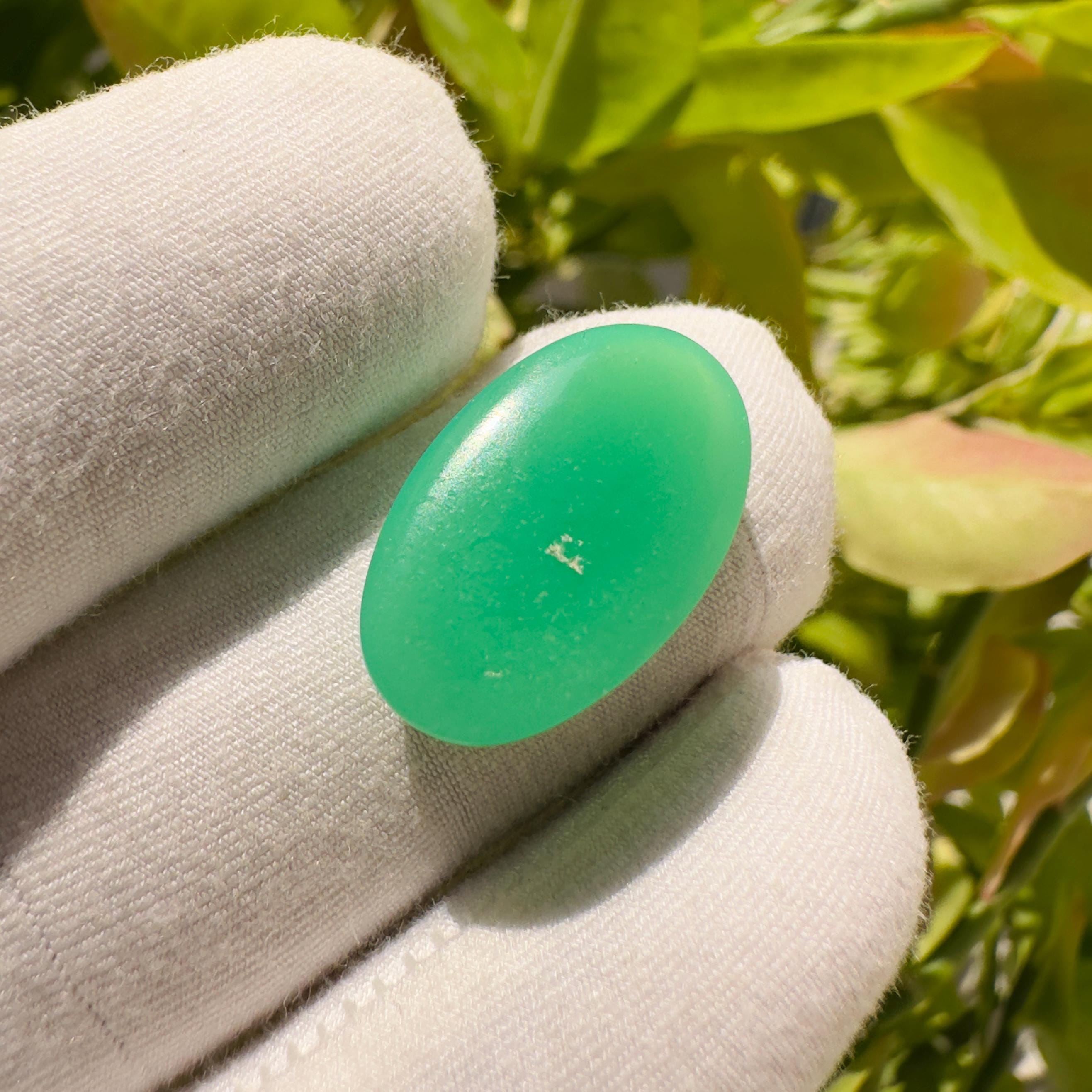 Natural Chrysoprase Oval Cabochon Loose Gemstone 8.95 Carat Green Chrysoprase Stone for Jewelry Making