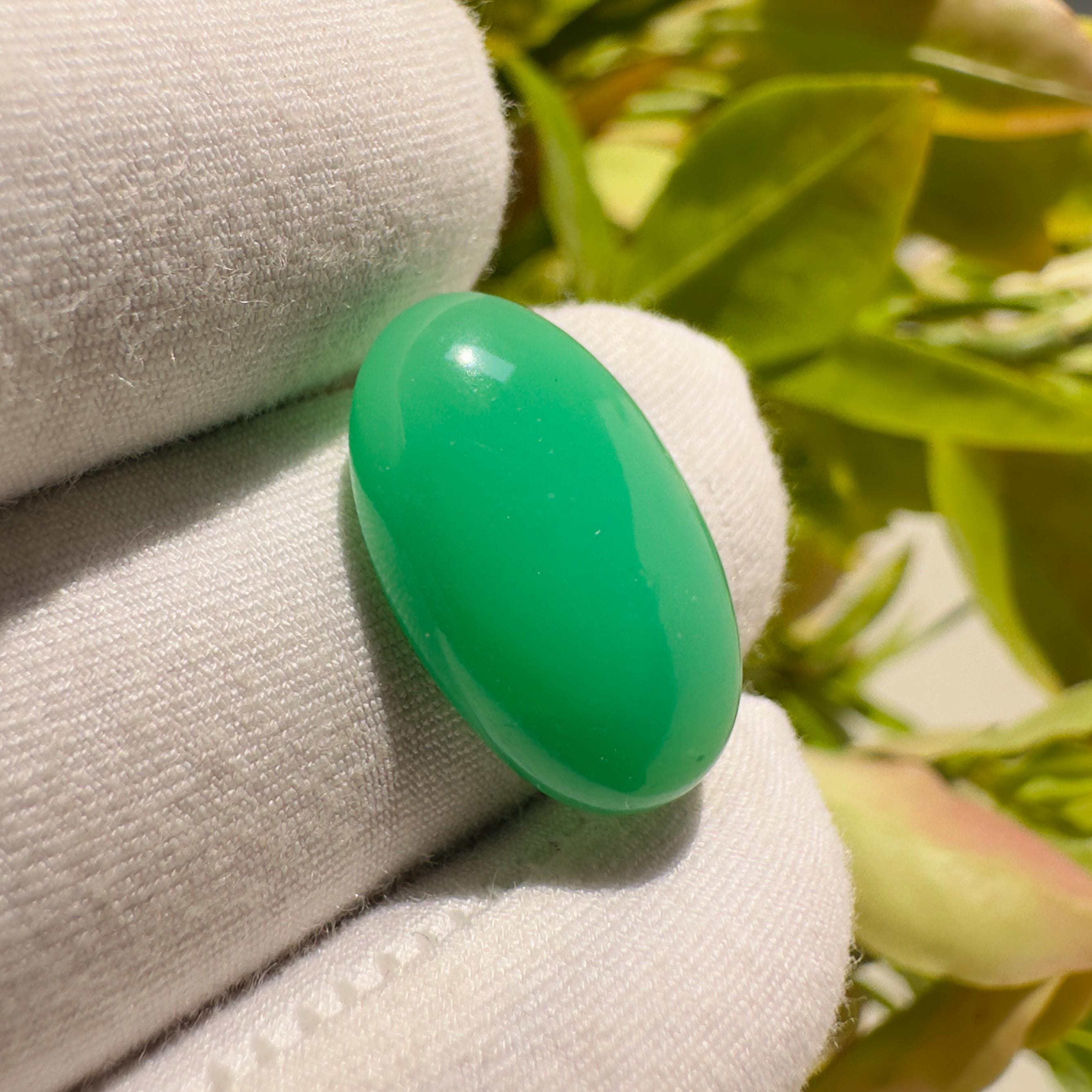 Natural Chrysoprase Oval Cabochon Loose Gemstone 8.95 Carat Green Chrysoprase Stone for Jewelry Making