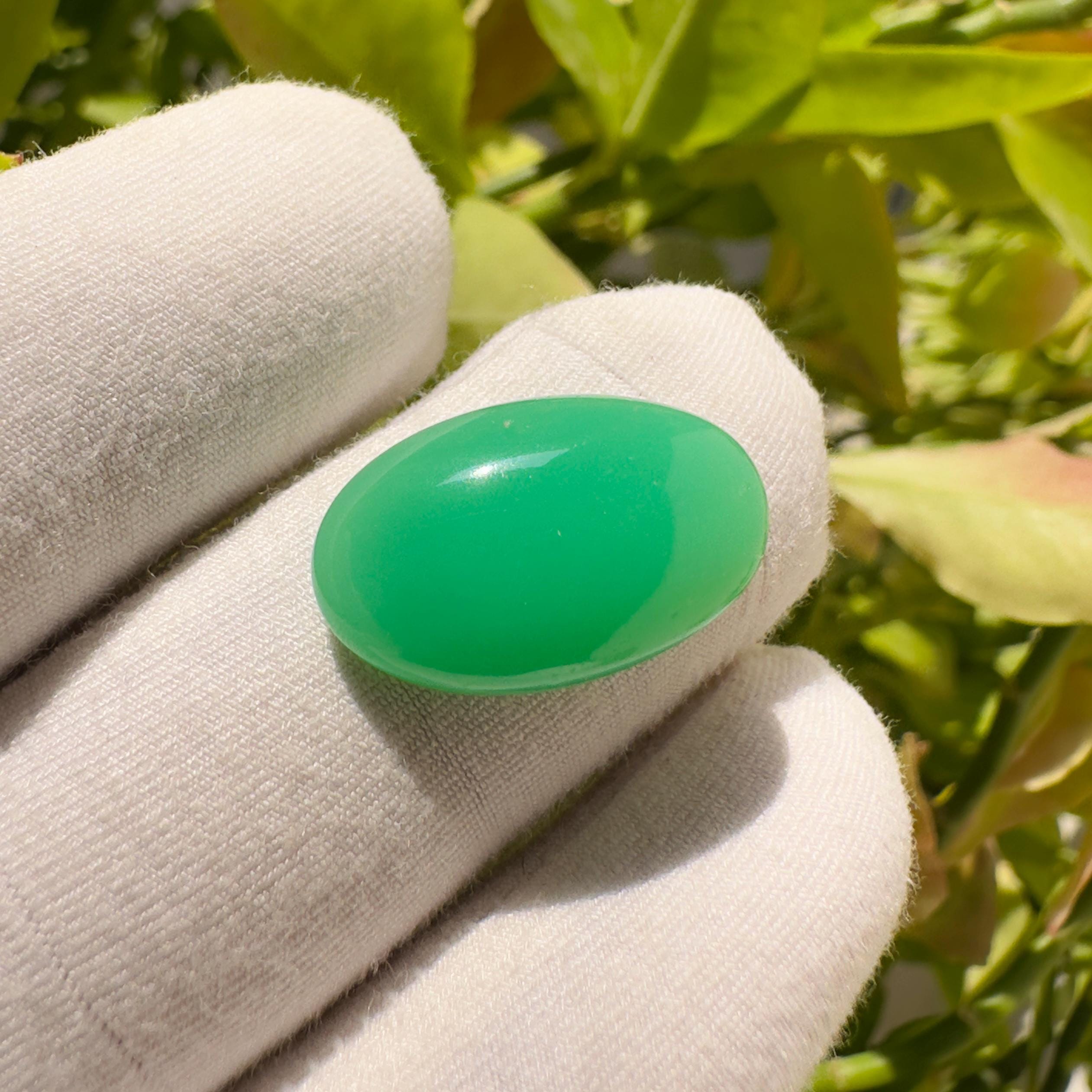 Natural Chrysoprase Oval Cabochon Loose Gemstone 8.95 Carat Green Chrysoprase Stone for Jewelry Making