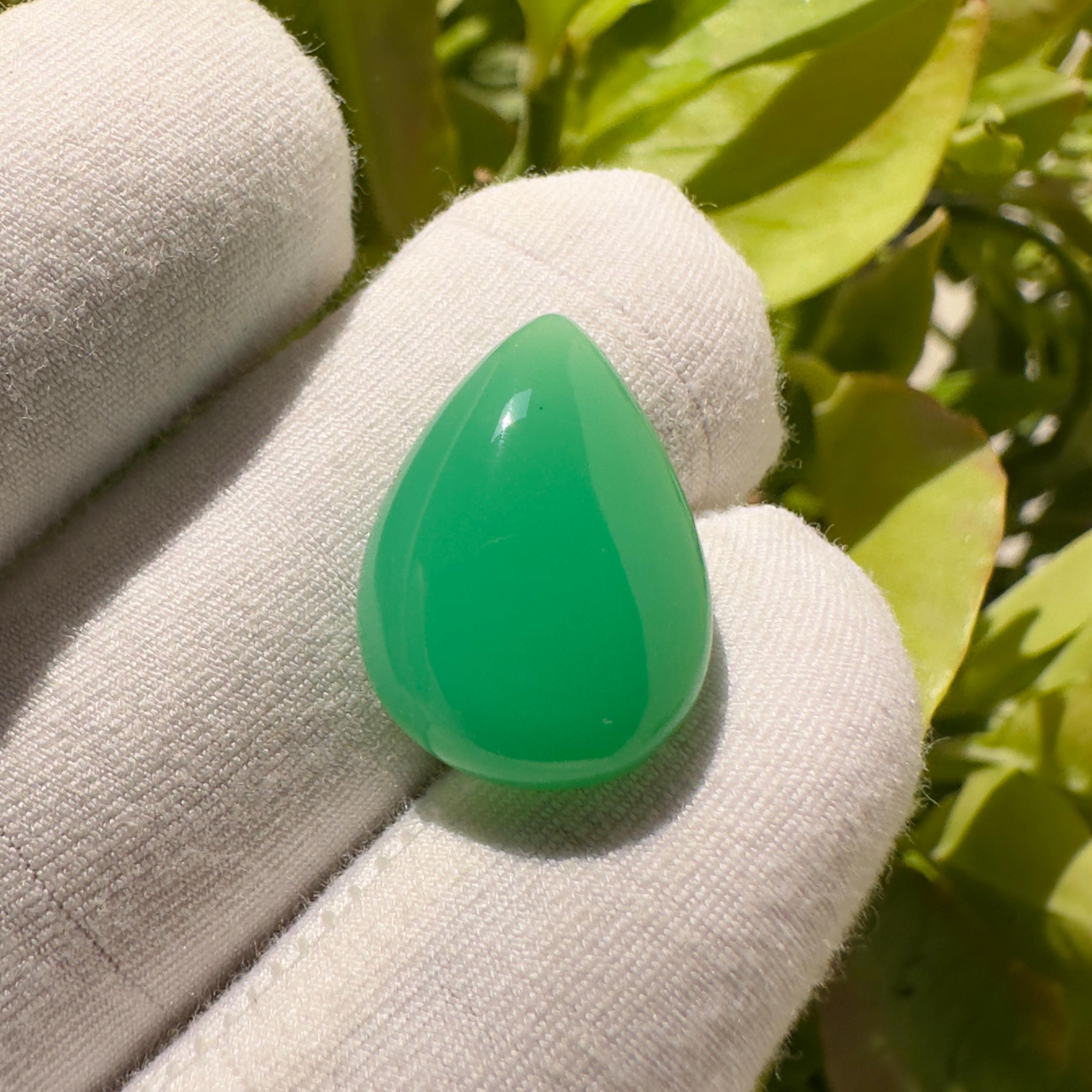 Natural Chrysoprase Pear Cabochon Loose Gemstone 11.45 Carat Green Chrysoprase Stone for Jewelry Making