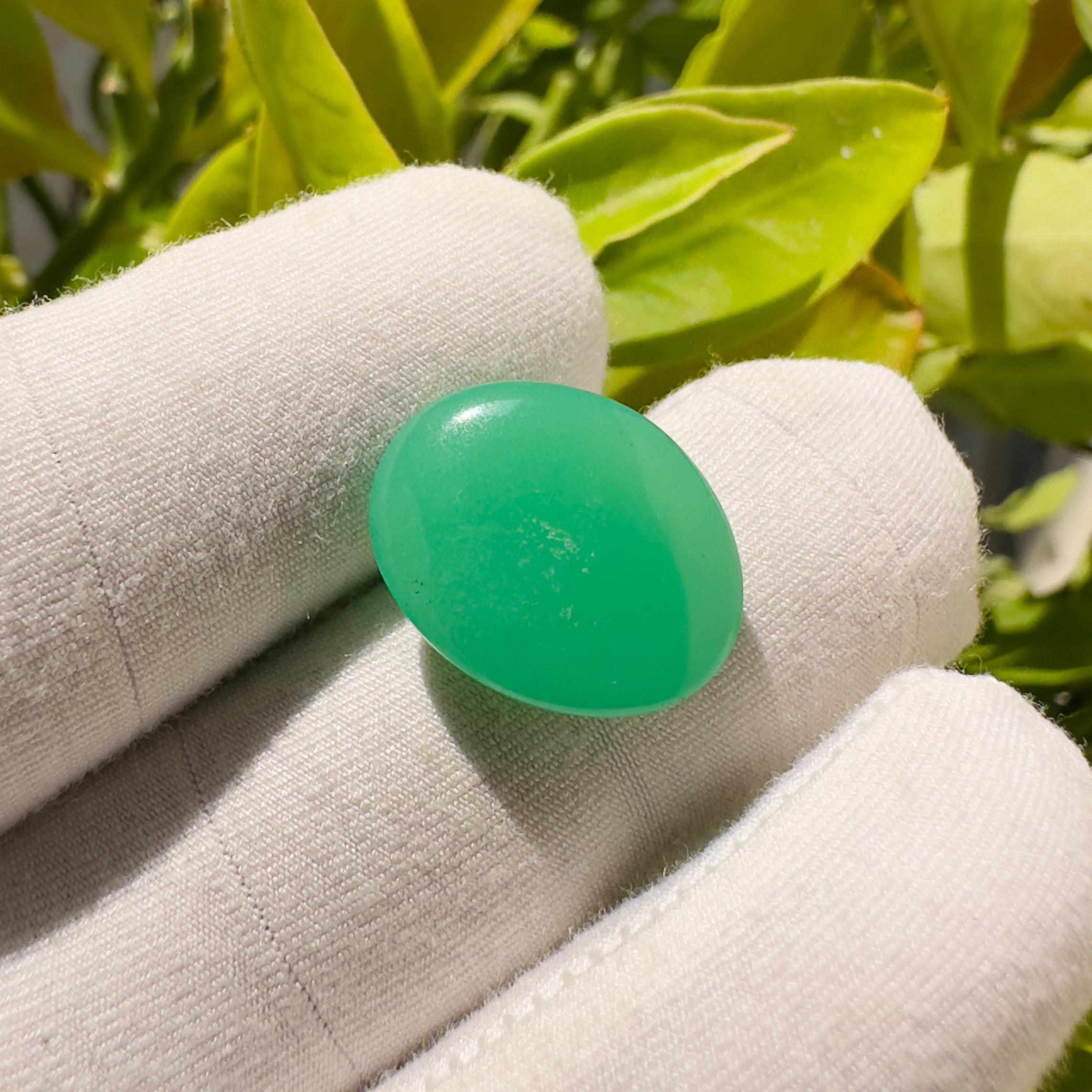 Natural Chrysoprase Oval Cabochon Loose Gemstone 17.35 Carat Green Chrysoprase Stone for Jewelry Making