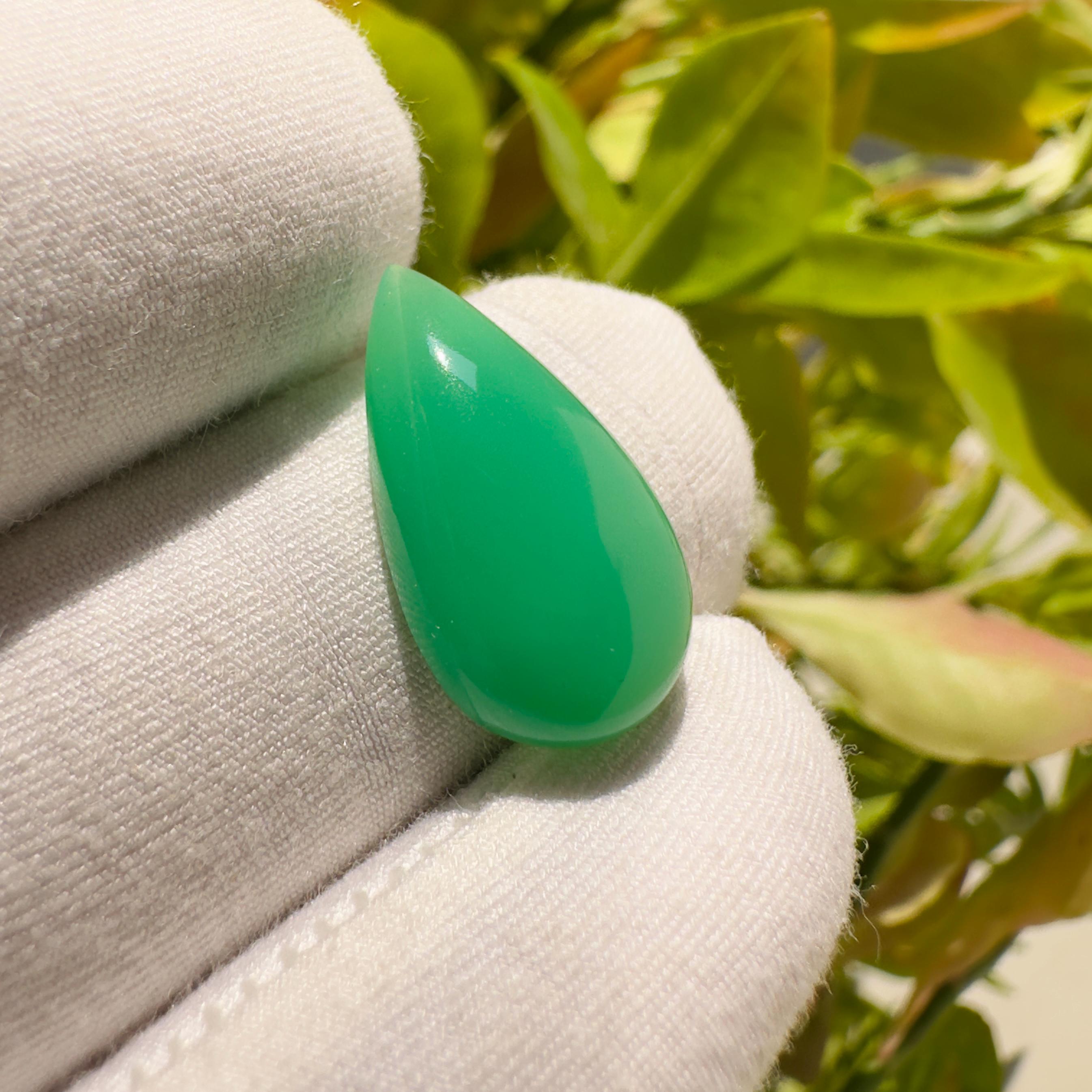 Natural Chrysoprase Pear Cabochon Loose Gemstone 7.75 Carat Green Chrysoprase Stone for Jewelry Making