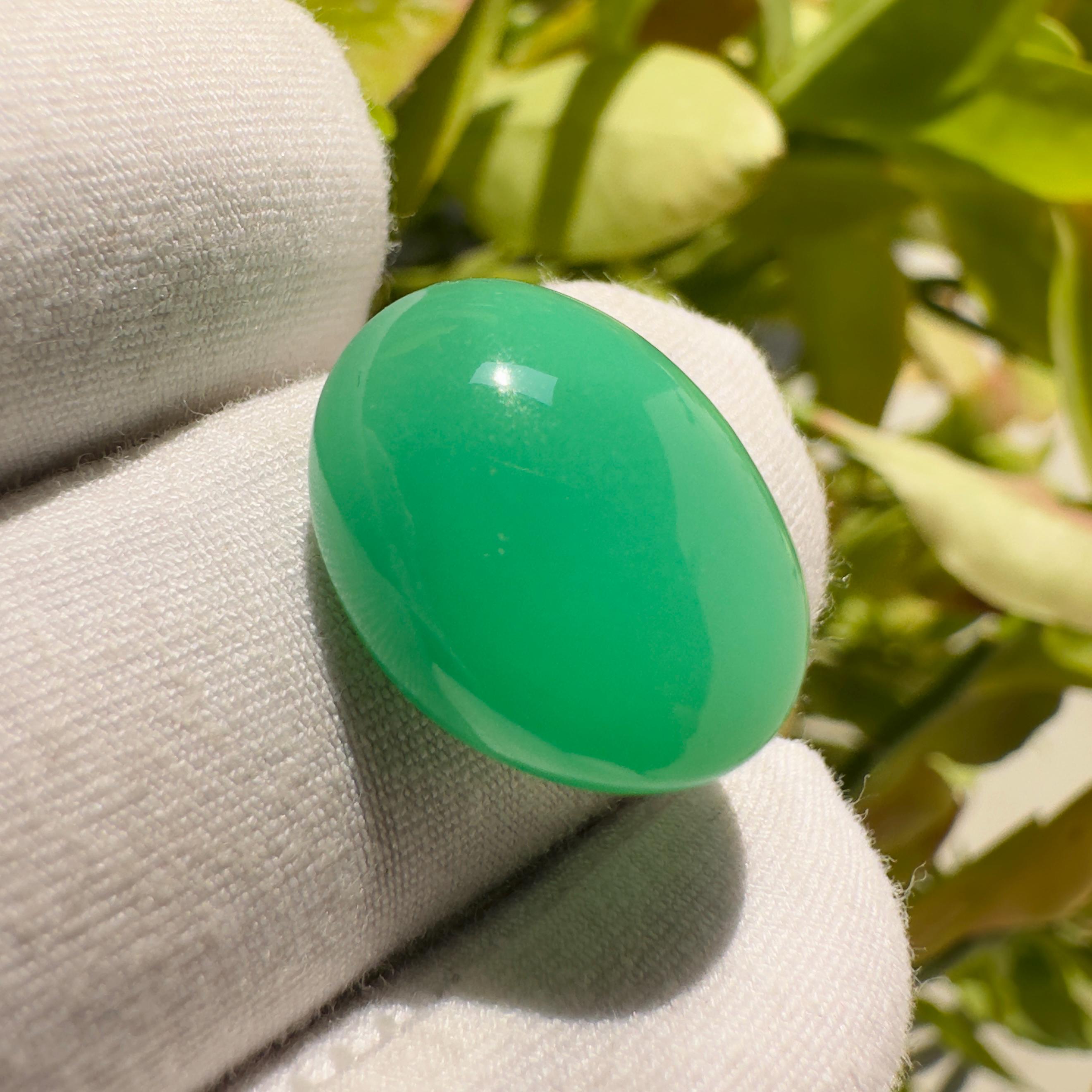 Natural Chrysoprase Oval Cabochon Loose Gemstone 17.35 Carat Green Chrysoprase Stone for Jewelry Making