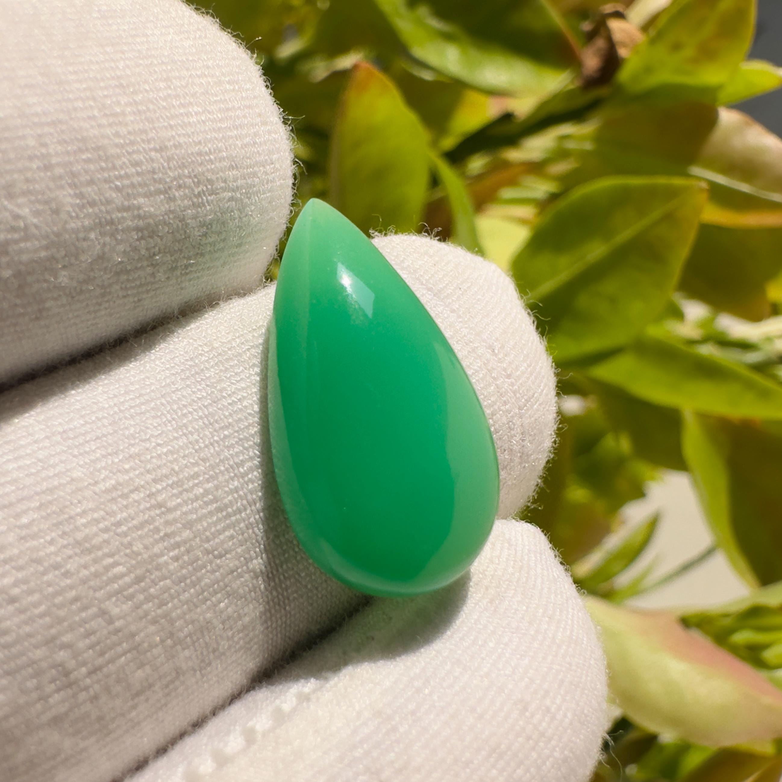 Natural Chrysoprase Pear Cabochon Loose Gemstone 7.75 Carat Green Chrysoprase Stone for Jewelry Making