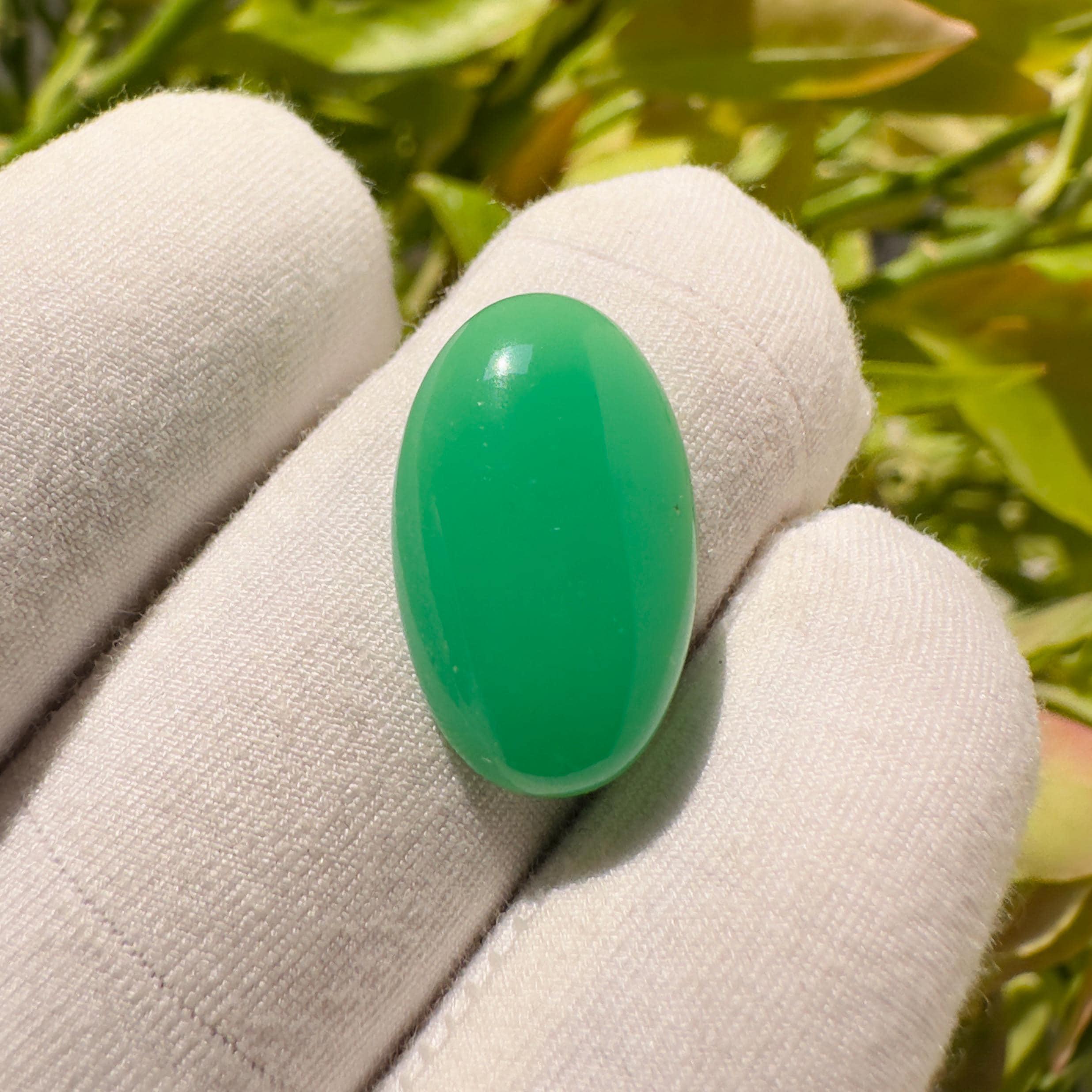 Natural Chrysoprase Oval Cabochon Loose Gemstone 8.95 Carat Green Chrysoprase Stone for Jewelry Making