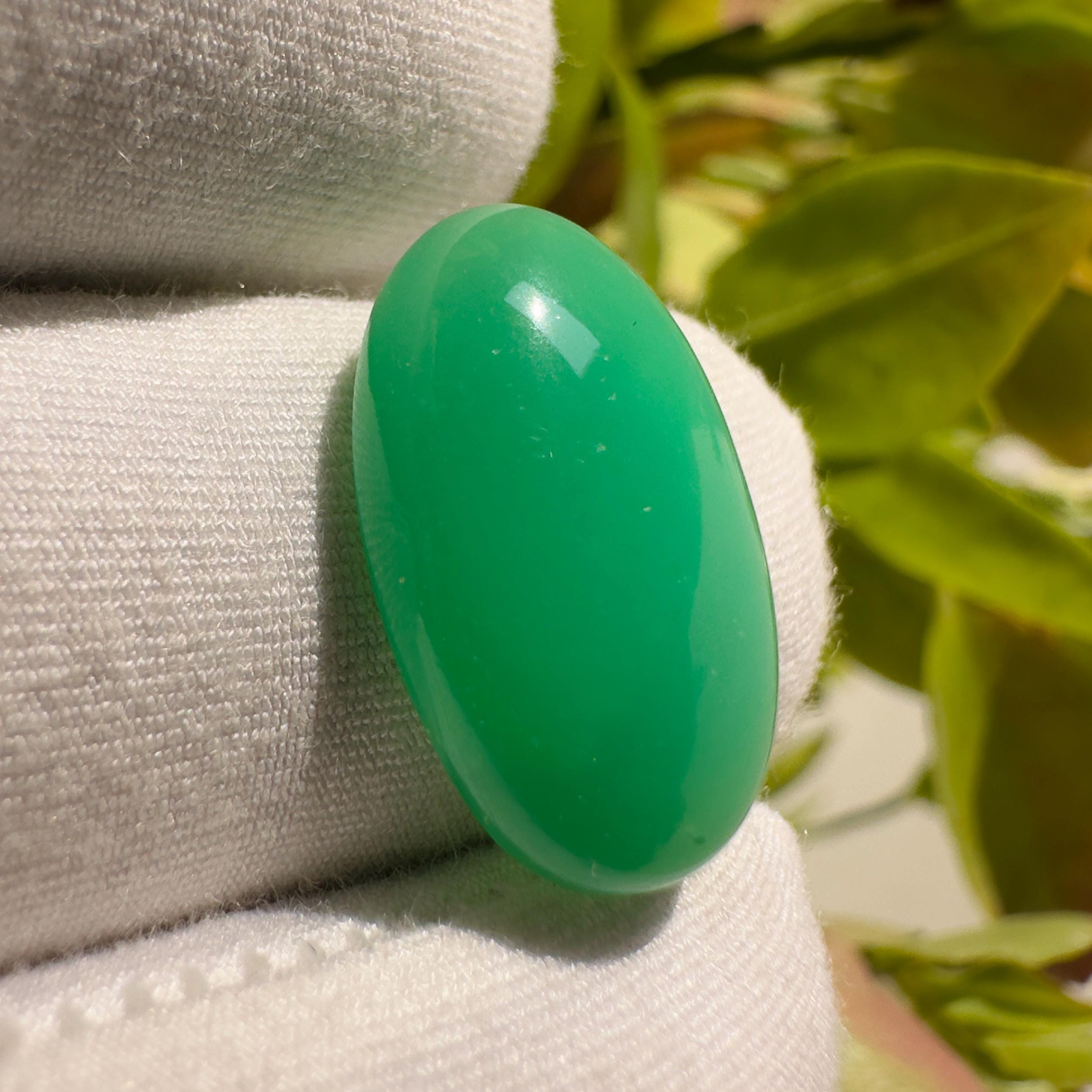 Natural Chrysoprase Oval Cabochon Loose Gemstone 8.95 Carat Green Chrysoprase Stone for Jewelry Making