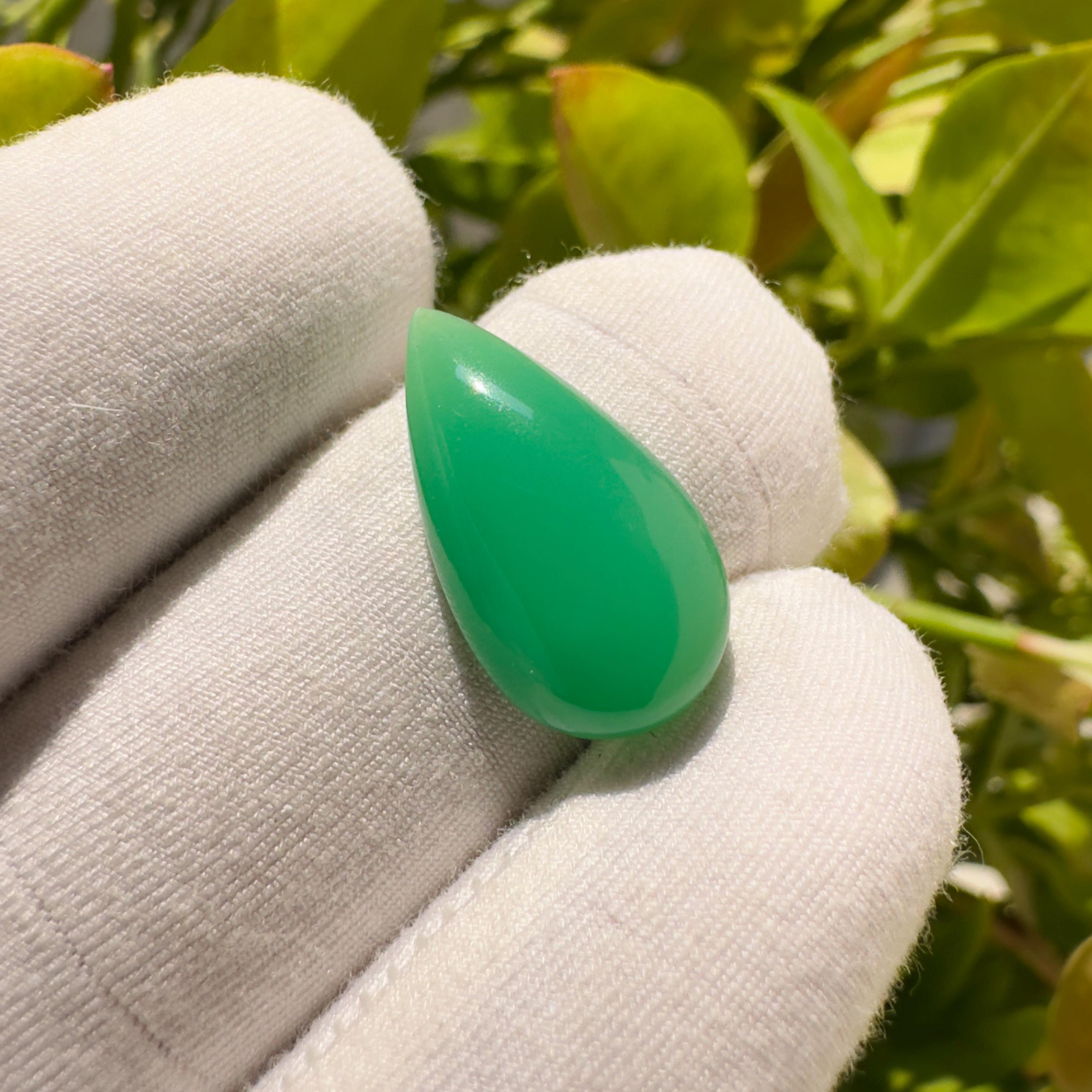 Natural Chrysoprase Pear Cabochon Loose Gemstone 7.75 Carat Green Chrysoprase Stone for Jewelry Making