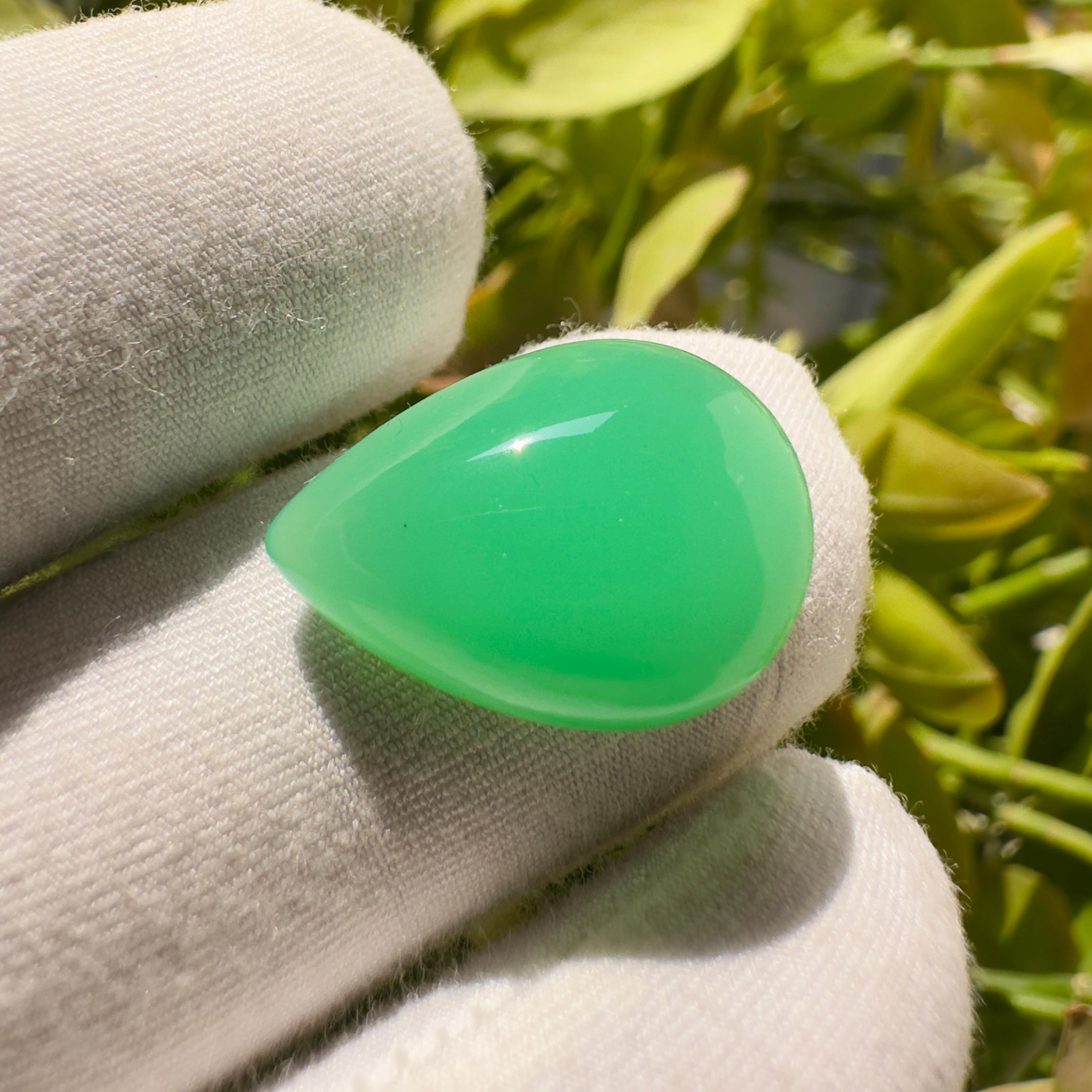Natural Chrysoprase Pear Cabochon Loose Gemstone 11.45 Carat Green Chrysoprase Stone for Jewelry Making
