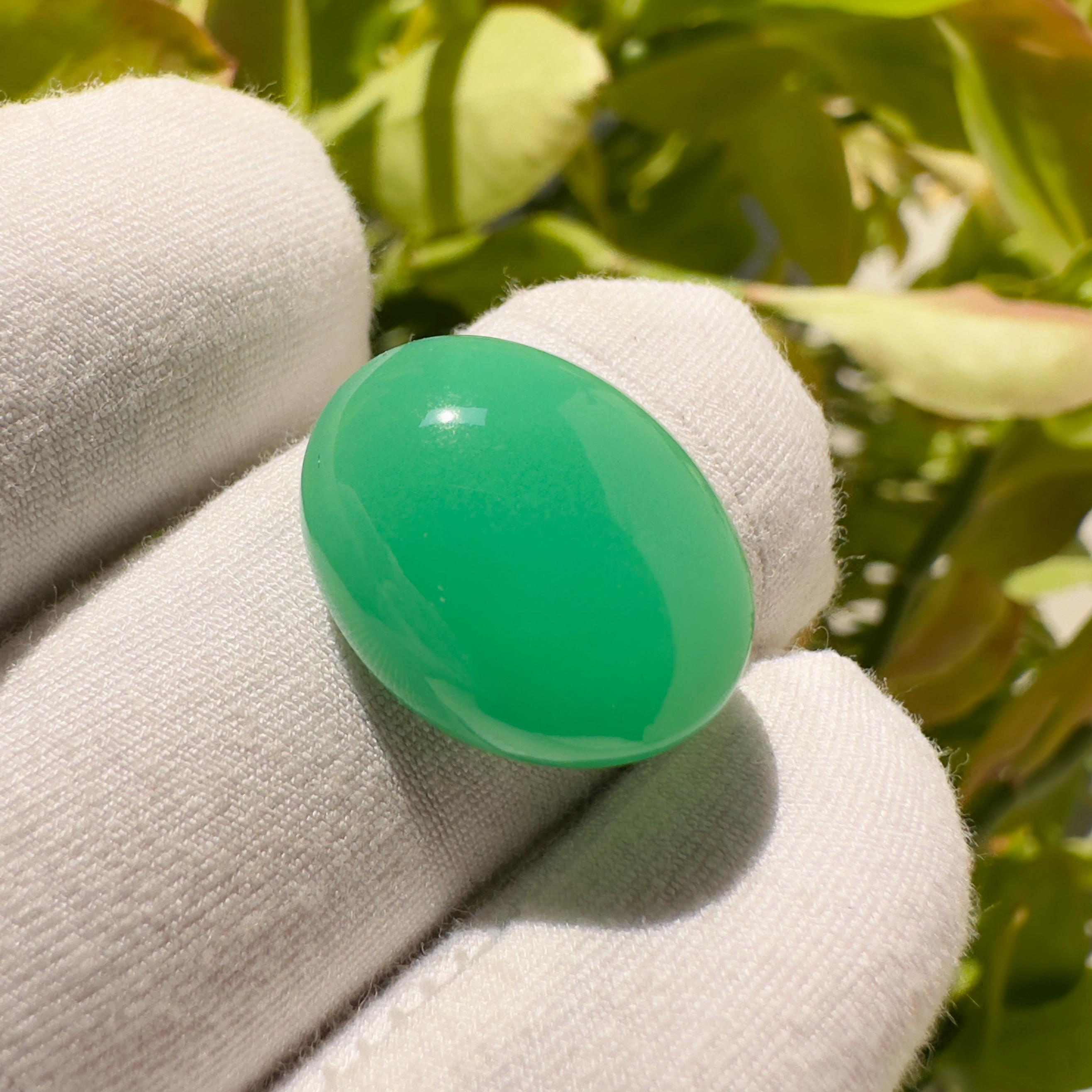Natural Chrysoprase Oval Cabochon Loose Gemstone 17.35 Carat Green Chrysoprase Stone for Jewelry Making