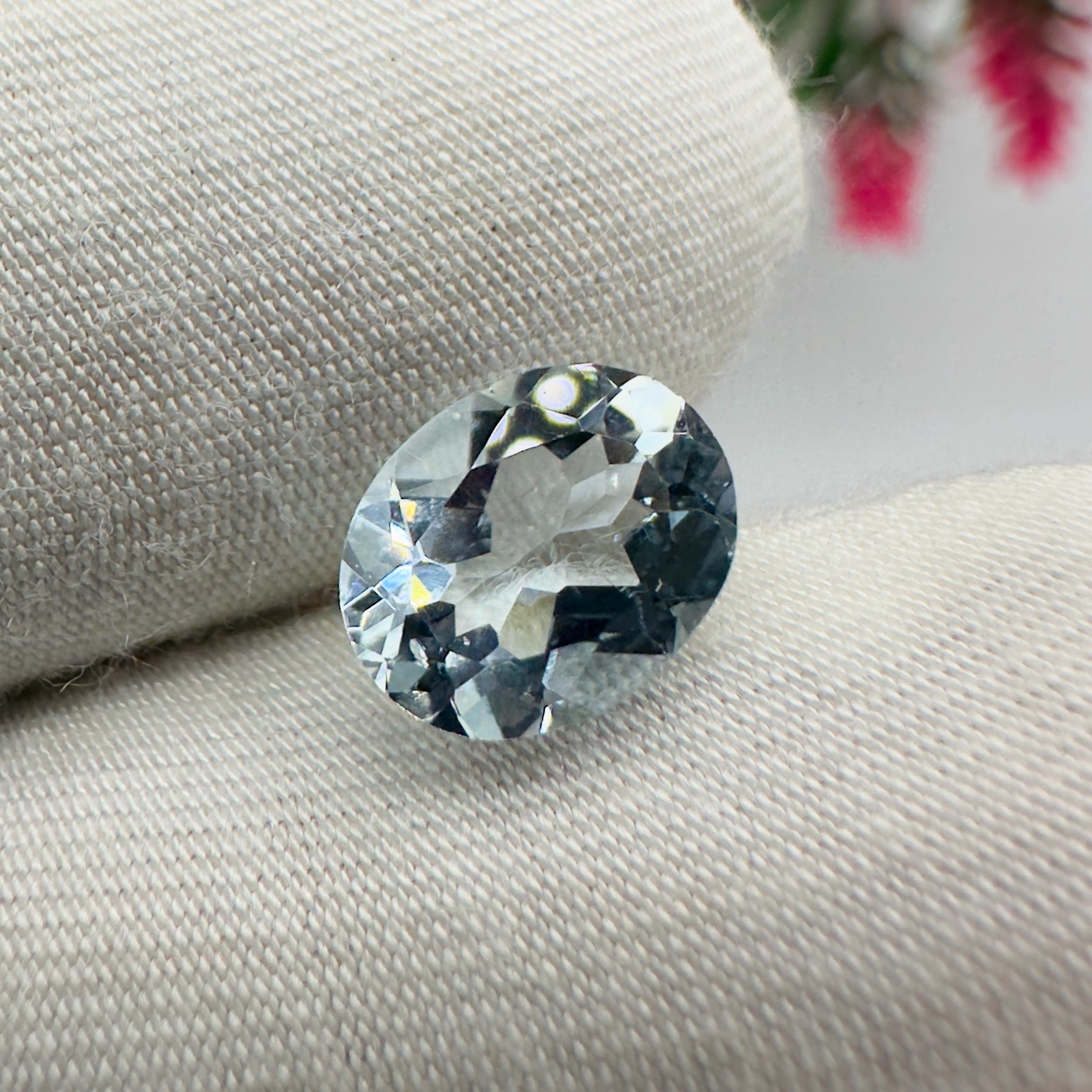 Natural Aquamarine Faceted Oval Cut Loose Gemstone 1.40 Carat AAA Light Blue Aquamarine Stone for Fine Jewelry Making