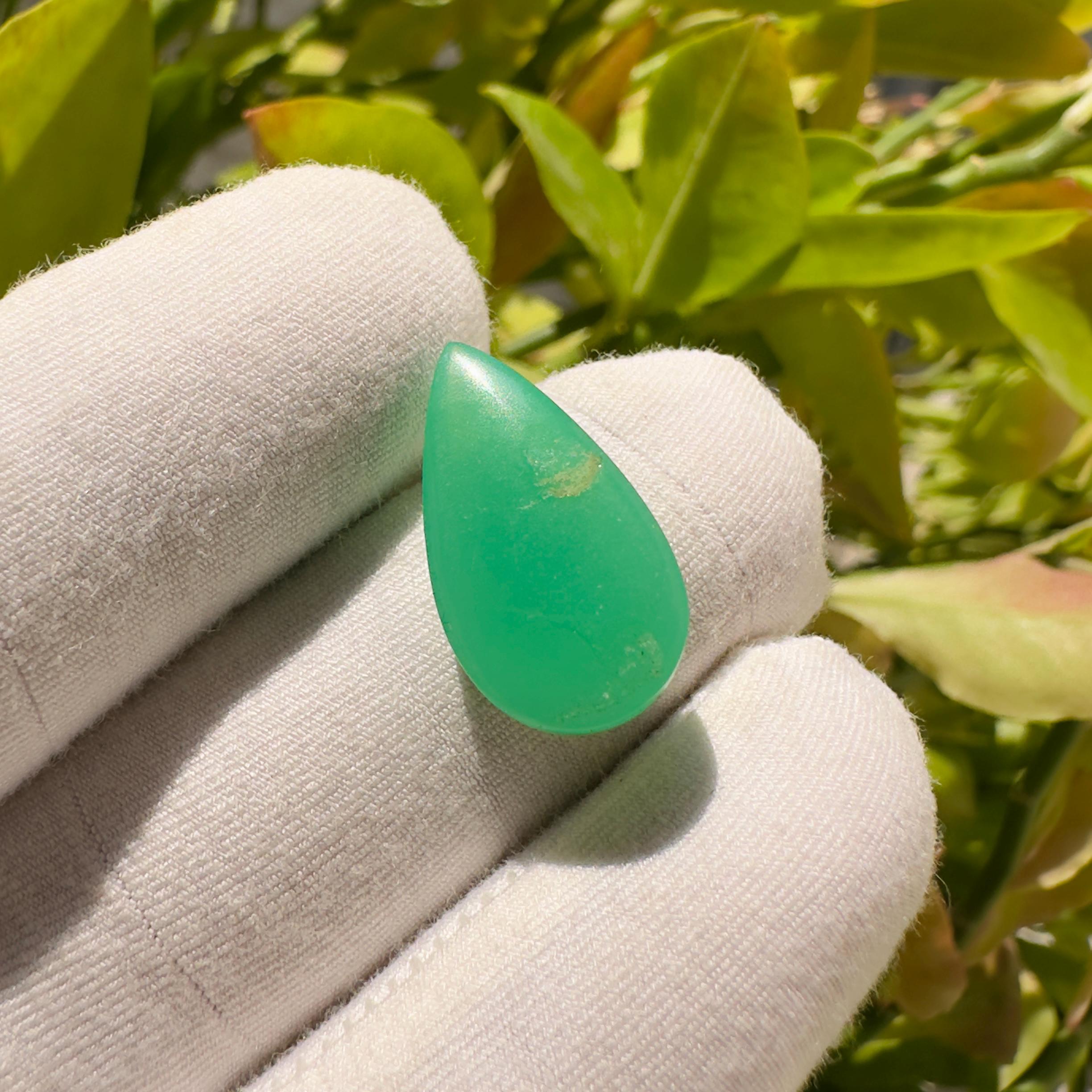 Natural Chrysoprase Pear Cabochon Loose Gemstone 7.75 Carat Green Chrysoprase Stone for Jewelry Making