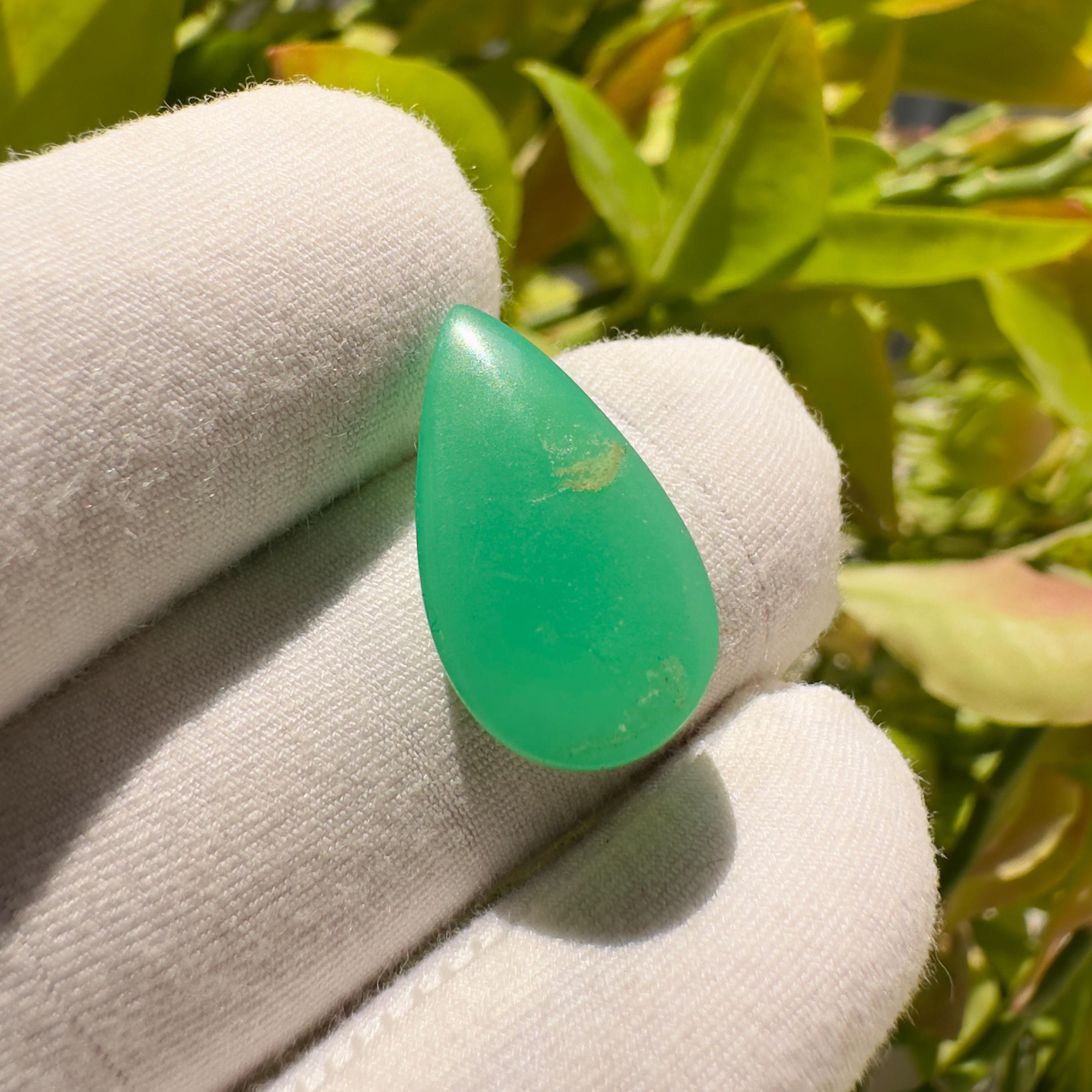 Natural Chrysoprase Pear Cabochon Loose Gemstone 7.75 Carat Green Chrysoprase Stone for Jewelry Making