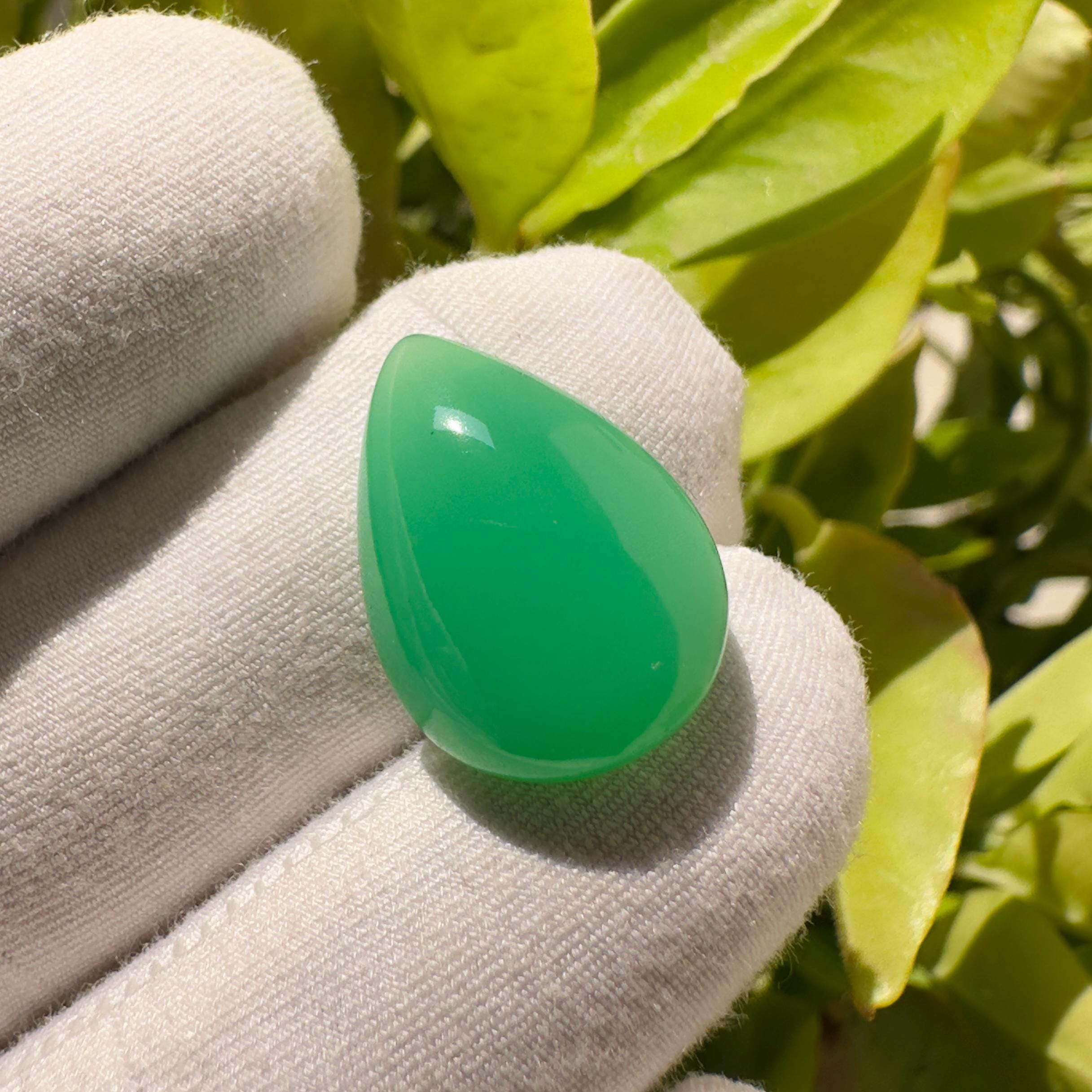 Natural Chrysoprase Pear Cabochon Loose Gemstone 11.45 Carat Green Chrysoprase Stone for Jewelry Making