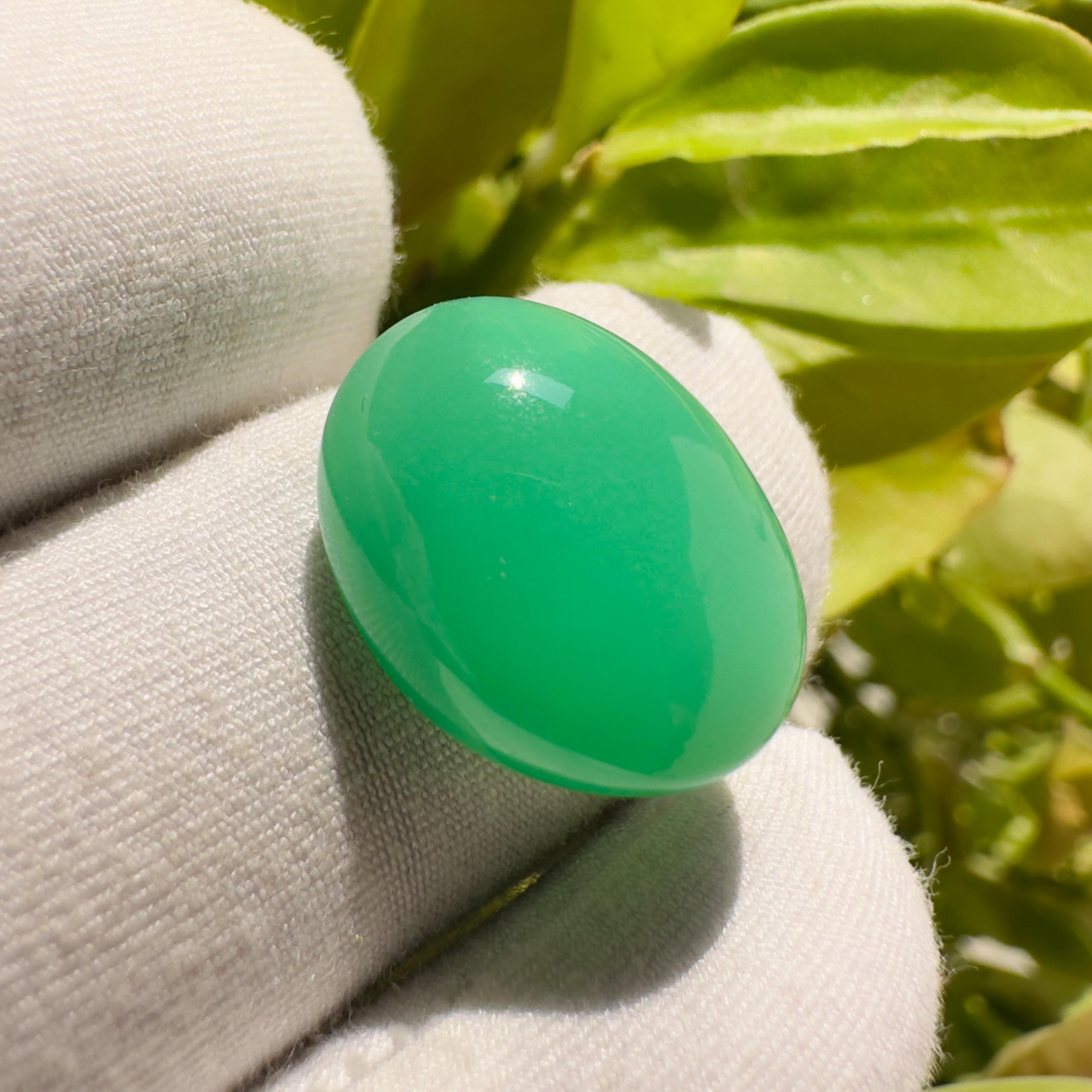 Natural Chrysoprase Oval Cabochon Loose Gemstone 17.35 Carat Green Chrysoprase Stone for Jewelry Making
