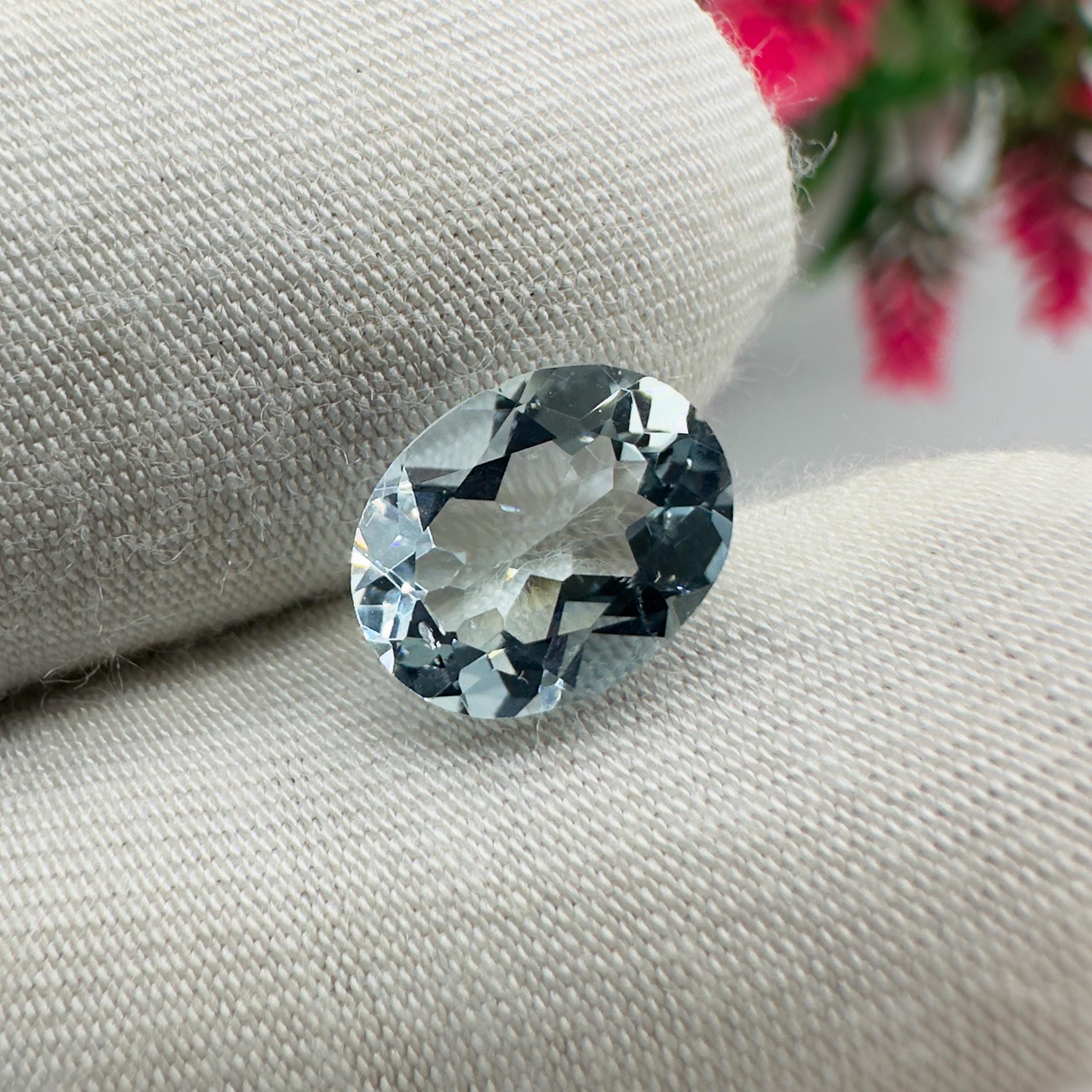 Natural Aquamarine Faceted Oval Cut Loose Gemstone 1.40 Carat AAA Light Blue Aquamarine Stone for Fine Jewelry Making