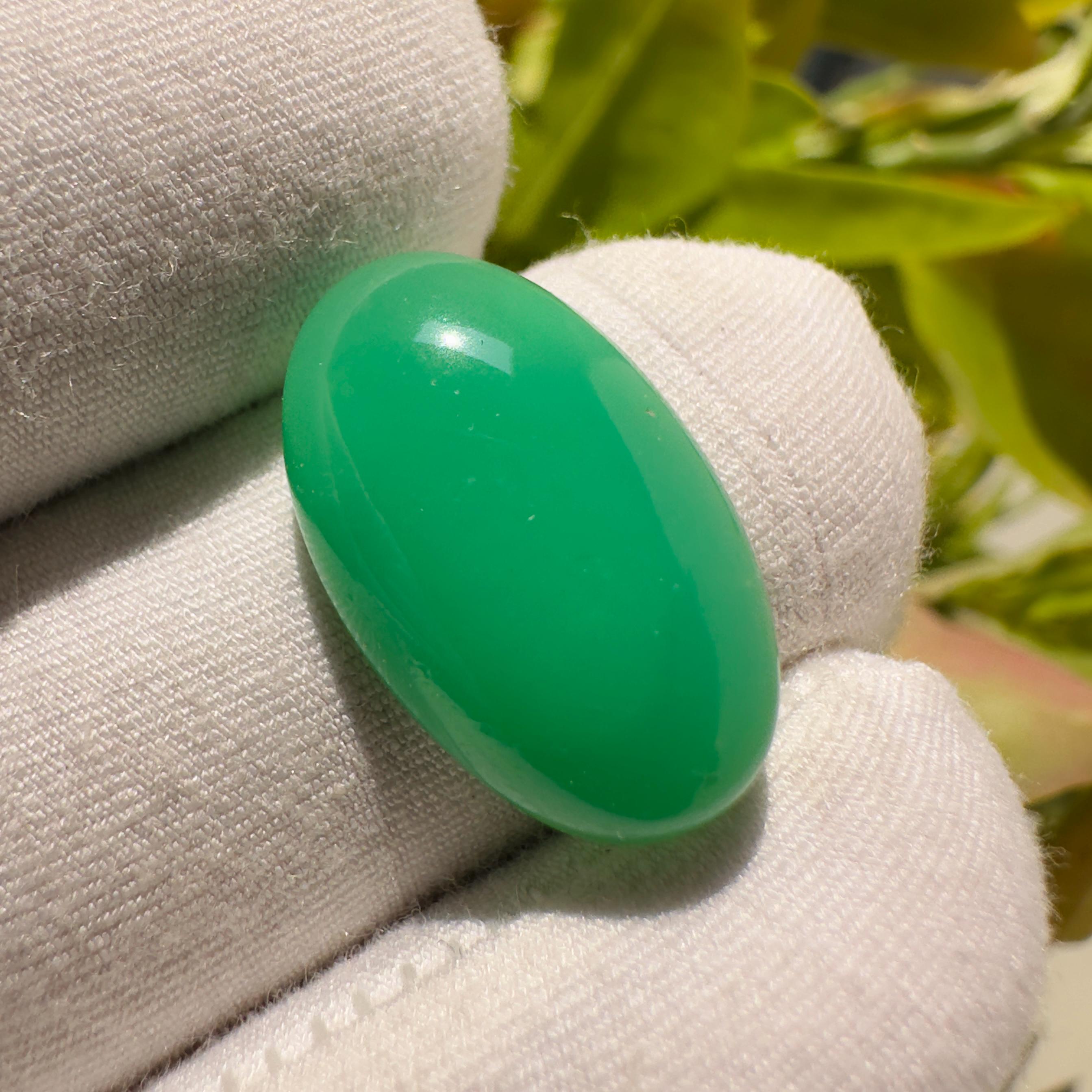 Natural Chrysoprase Oval Cabochon Loose Gemstone 8.95 Carat Green Chrysoprase Stone for Jewelry Making