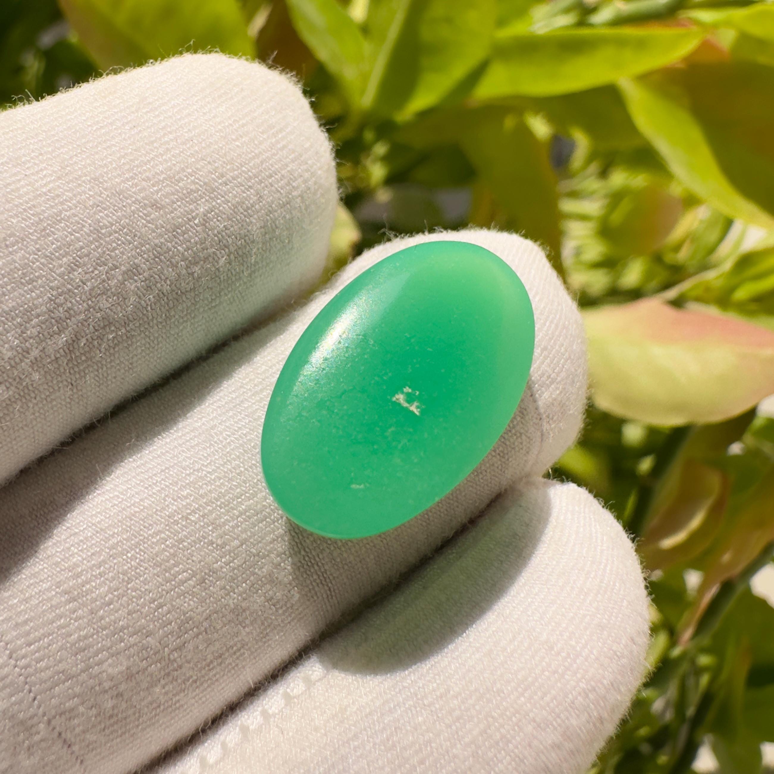 Natural Chrysoprase Oval Cabochon Loose Gemstone 8.95 Carat Green Chrysoprase Stone for Jewelry Making